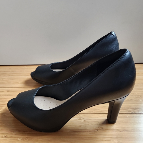Clarks Collection Adriel Phyliss Peep Toe Heels Black Leather Women Size 8 - Picture 5 of 7